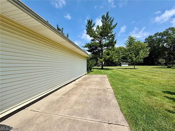 3rd image of 2067 Ridgeland Dr