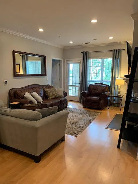 2 bed, 962 sqft, $2,500 — Photo 3