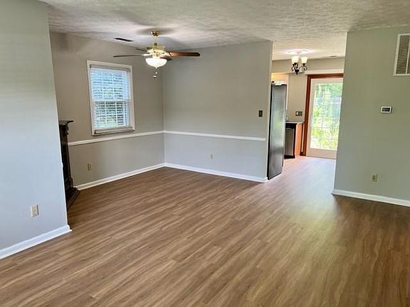 3rd image of 3500 Warwick Dr APT 1
