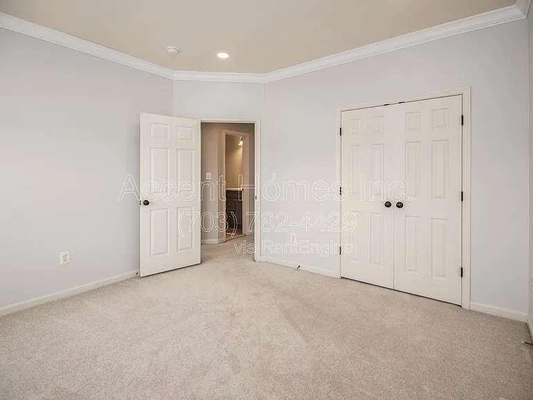 6450 Waterfield Rd — Photo 40