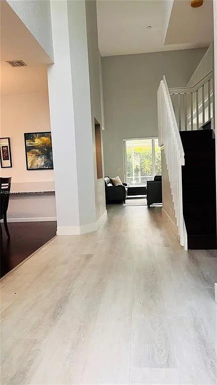 3 bed, 2.5 bath, 2456 sqft, $5,300 — Photo 4