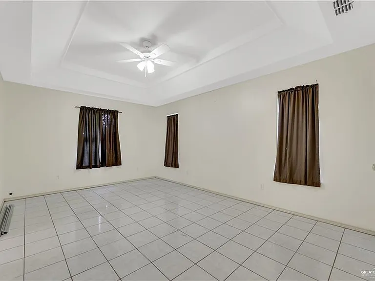 609 Via Sol Dr — Photo 4