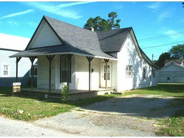 2022 S B St photo 1