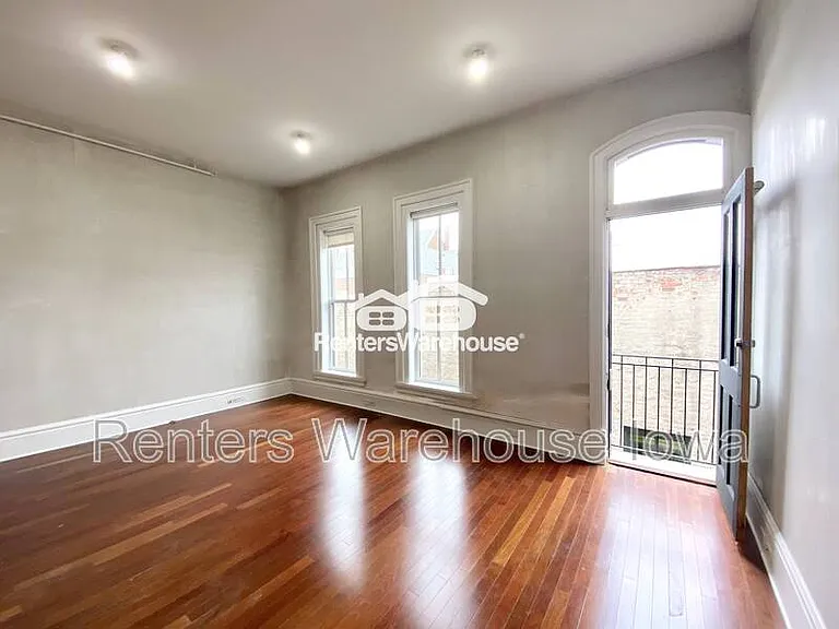 520 1/2 E Grand Ave — Photo 7