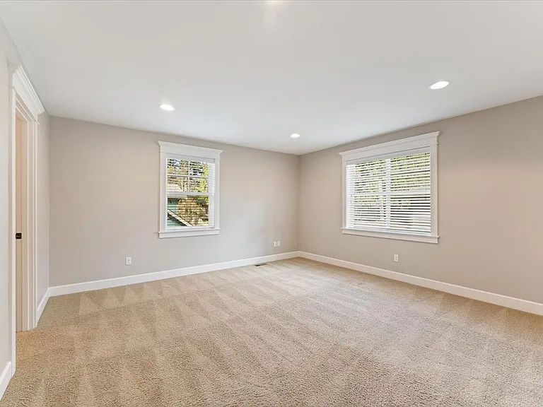 8718 NE 134th St — Photo 47