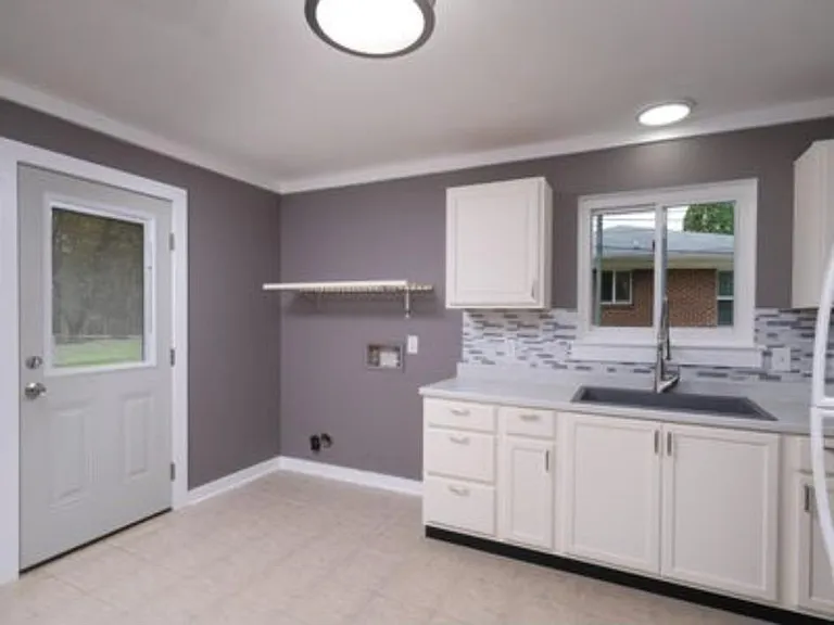 1324 Mayfield Ln — Photo 12
