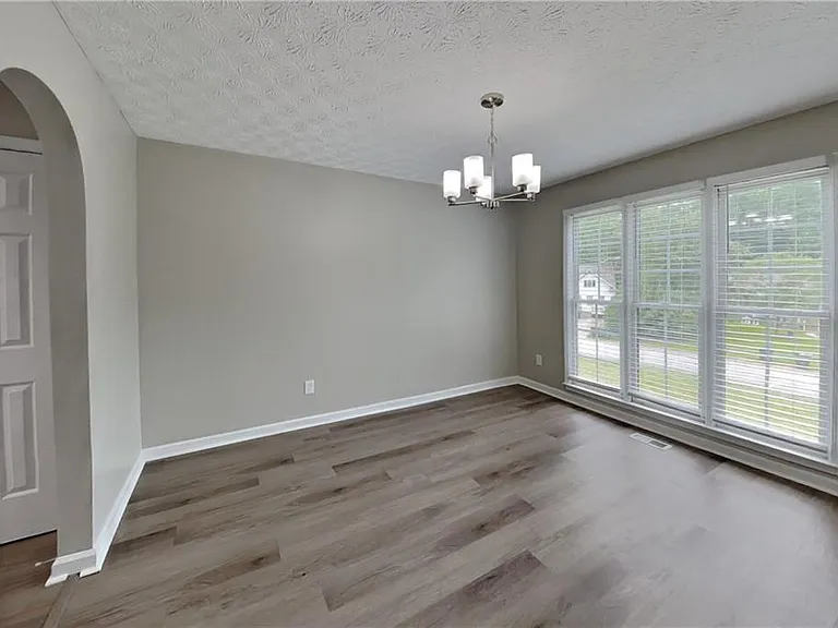 170 Sterling Dr — Photo 5