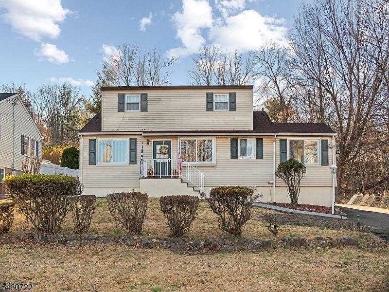 1st image of 544 Goffle Hill Rd