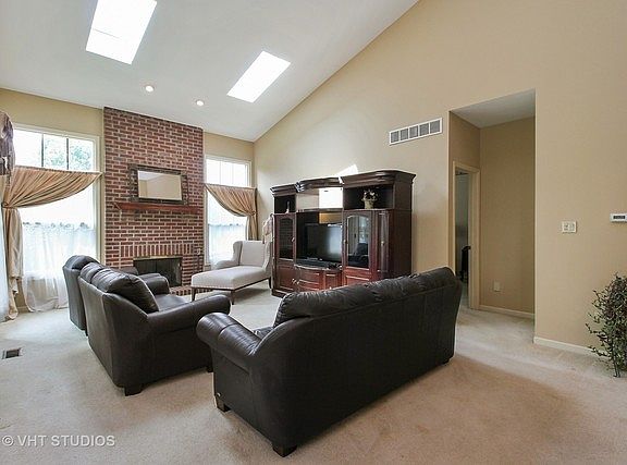 4th image of 21698 Doud Ct