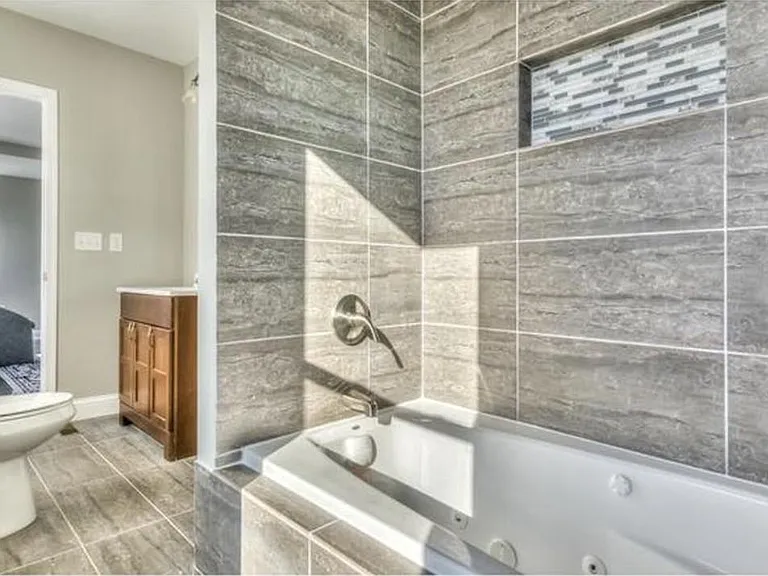 1046 W Lombard St — Photo 6