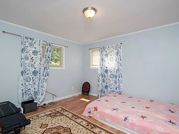 5th image of 8 Crestwood Ct