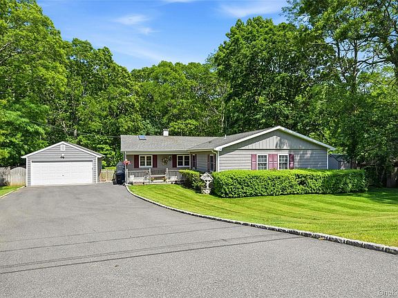 3rd image of 480 Sleepy Hollow Drive
