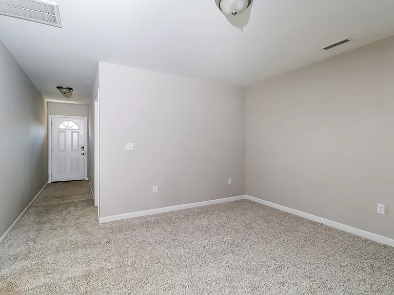 440 Little Sycamore Ln — Photo 4