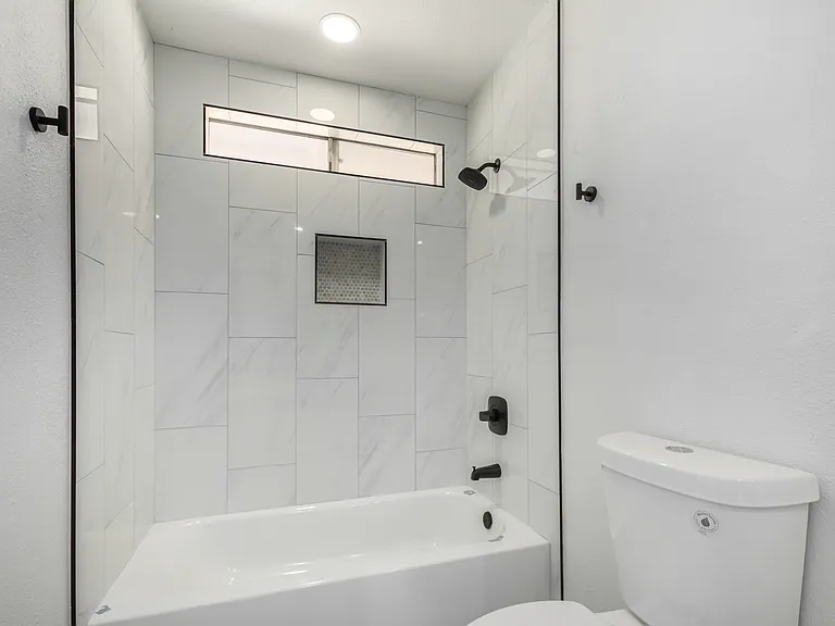 2731 E Michigan Ave — Photo 16