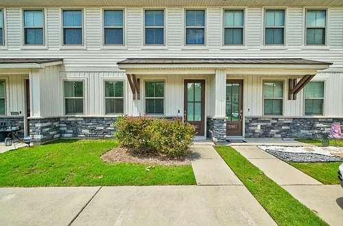 7795 Park Gate Dr Photo 1
