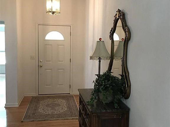 2nd image of 23 Brittany Oaks