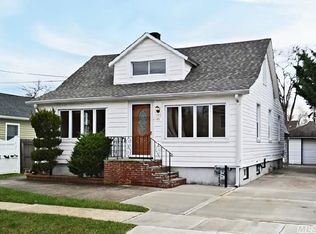80 Nassau St, Islip Terrace, NY 11752