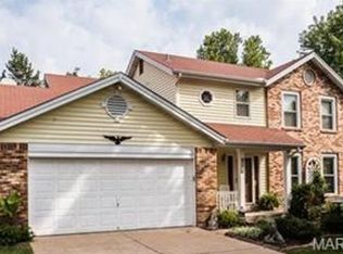 345 Woodrun Dr, Ballwin, MO