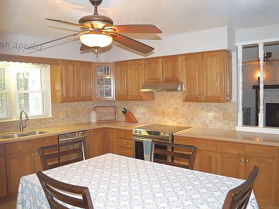 4th image of 111 River Point Dr