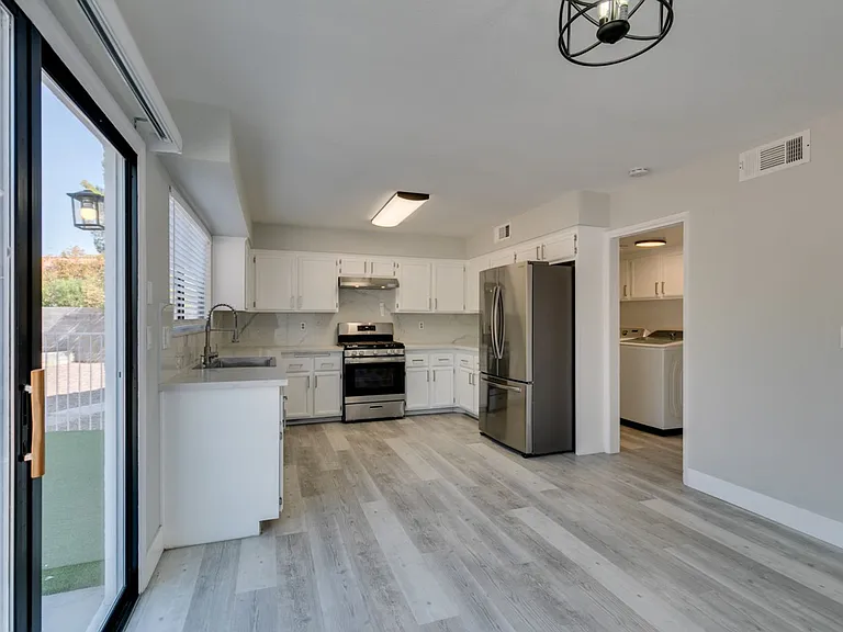 91 Trevor Dr — Photo 21