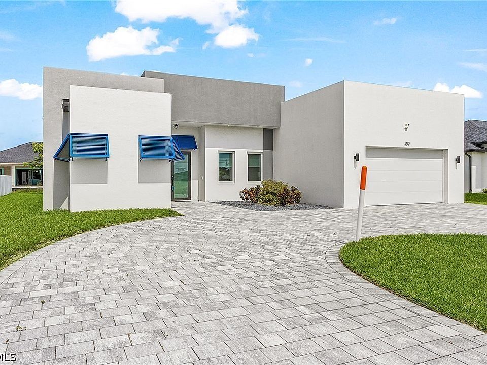 1st image of 300 Chiquita Blvd N