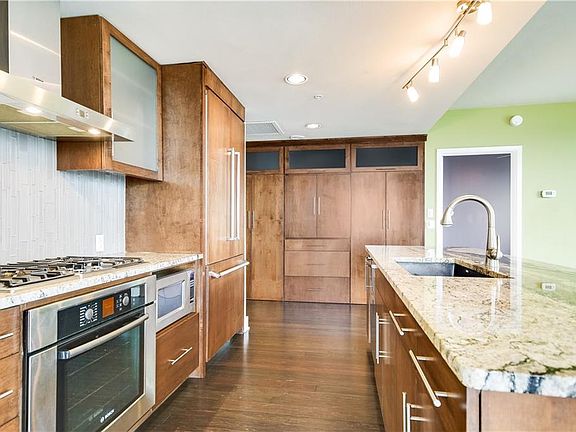 5th image of 300 Bowie St APT 3803