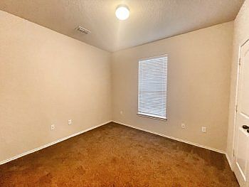 5th image of 569 Creekside Cir