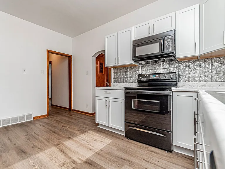 118 E Pine St — Photo 10