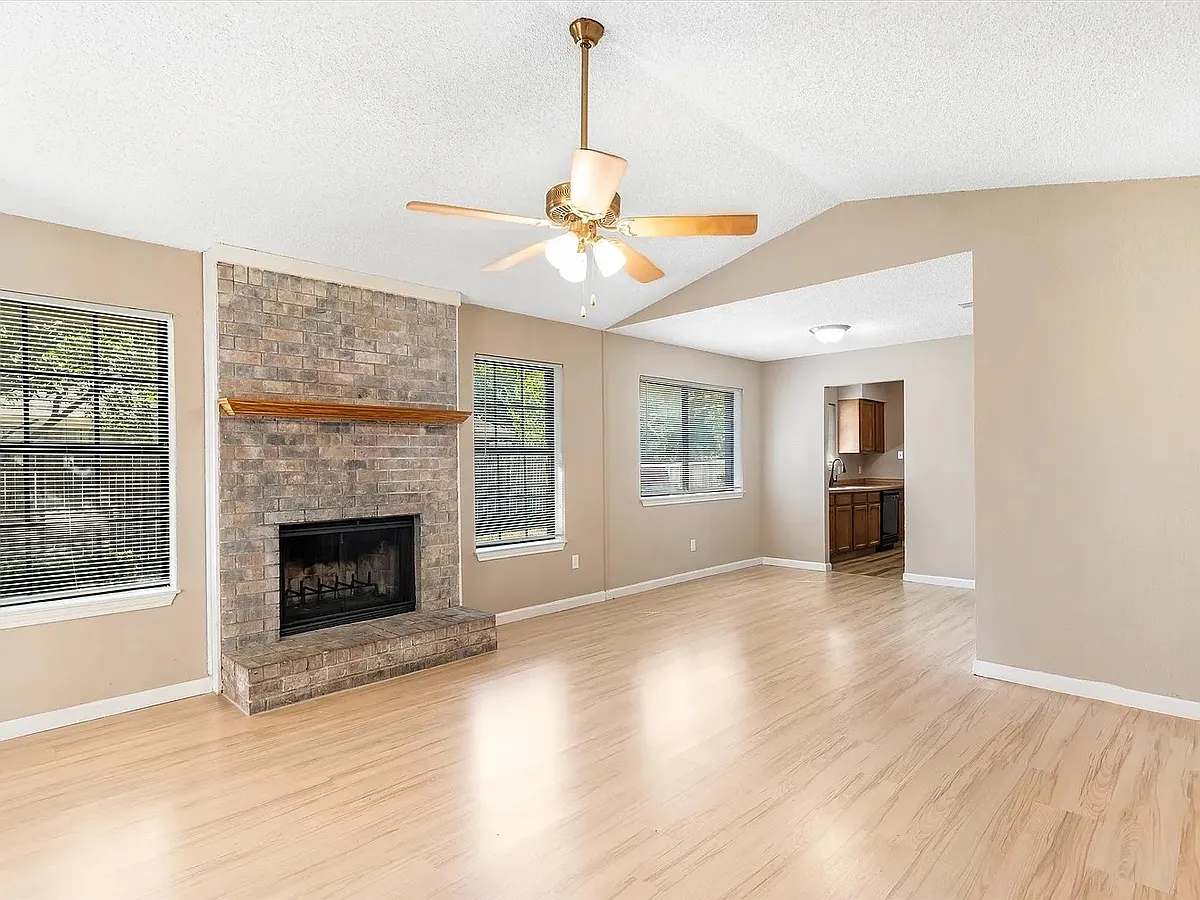 Building Photo - 5510 Creekridge Dr