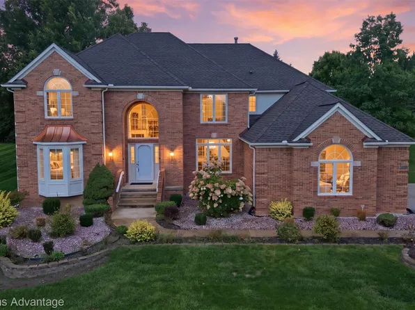 48548 Castleside Dr, Canton, MI 48187