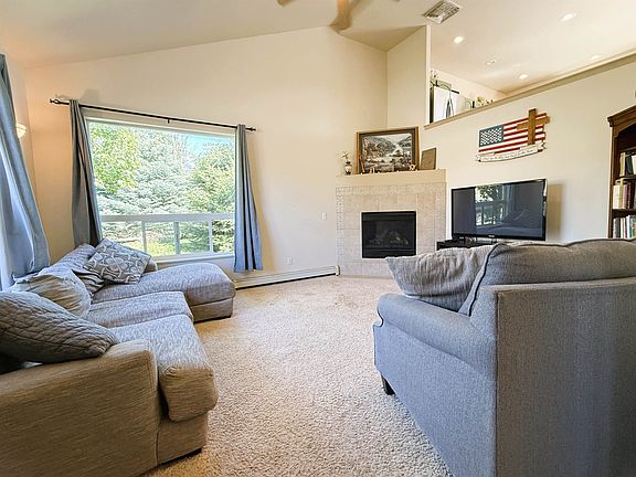 3rd image of 46 Lupine Ln