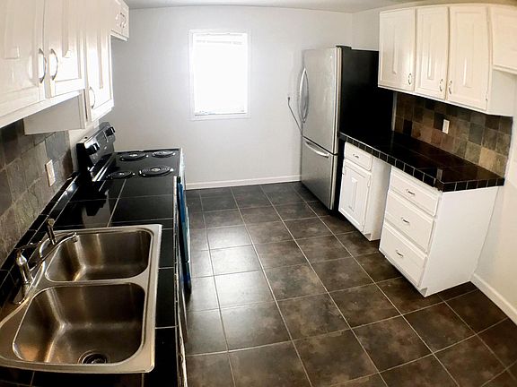 Full kitchen with stainless steel appliances, including dishwasher!