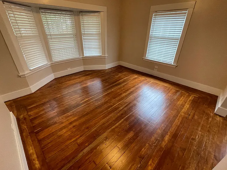1041 Davis Ave NW — Photo 2