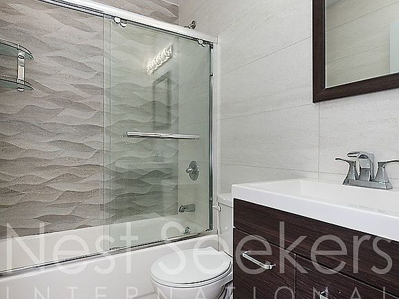 5th image of 3117 Steinway St #2