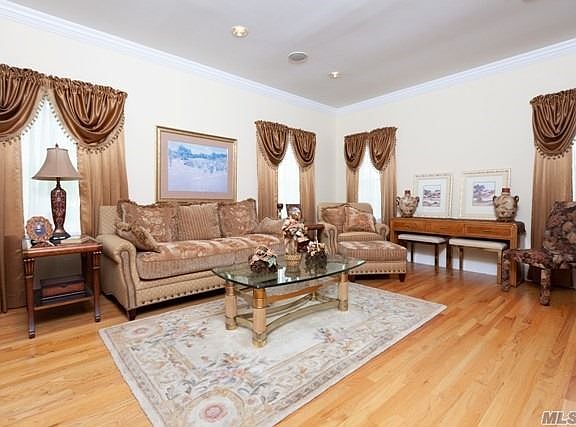 3rd image of 200 Lenox Ct