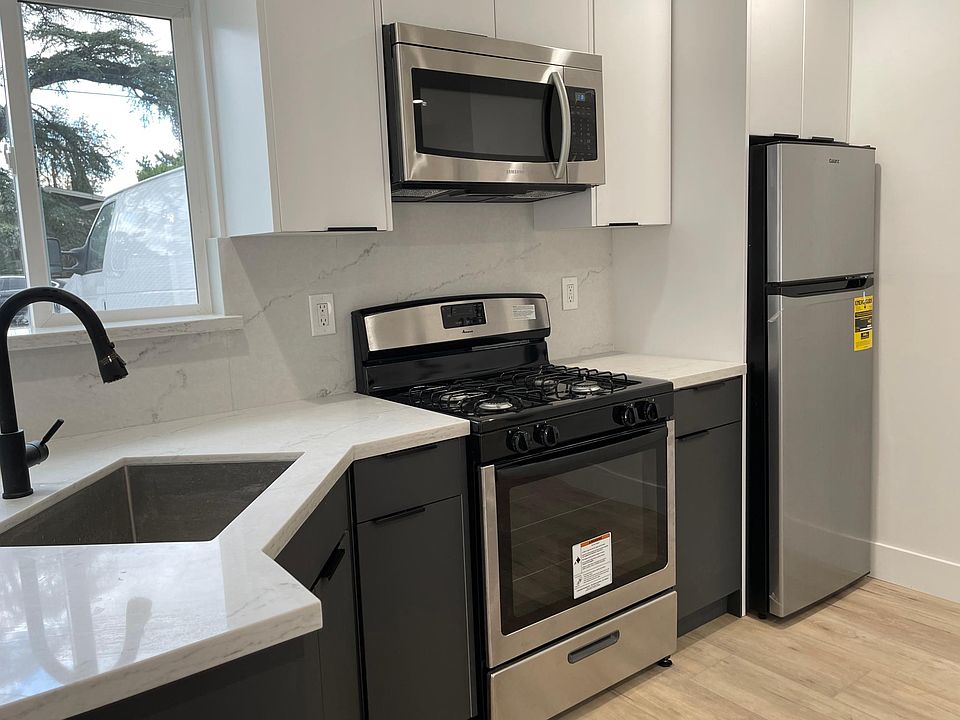 1st image of 6047 Bellingham Ave