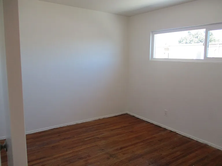 3854 1/2 Euclid Ave — Photo 6