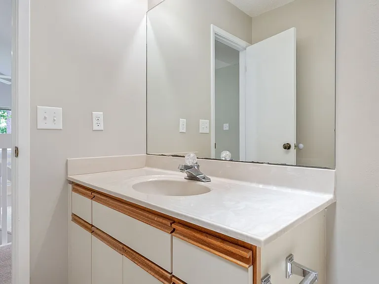 1219 Oakmont Dr — Photo 44