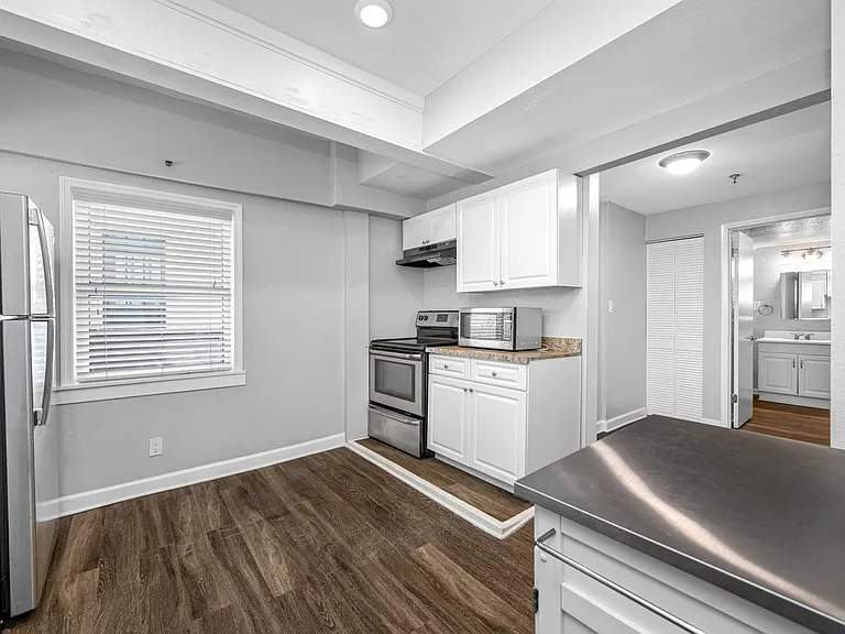 705 W Bay St — Photo 40