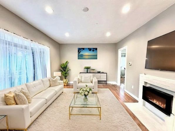 707 South St, Waltham, MA 02453