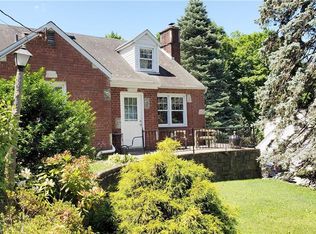 27 Lakeview Ter, Mahopac, NY 10541