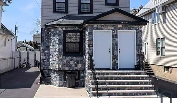 1st image of 84 De Hart Ave #1