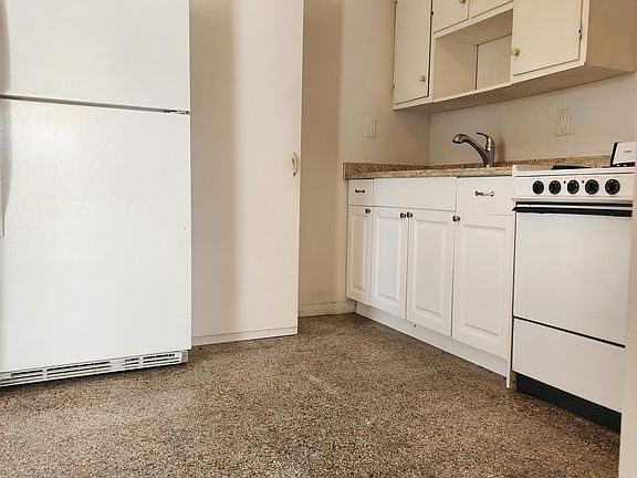 3rd image of 2113 NE 9th Ave #16056447