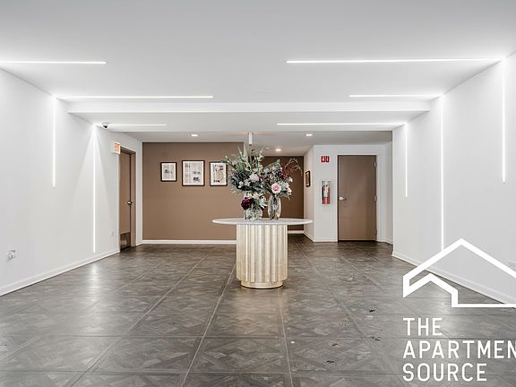3rd image of 2550 S Wabash Ave #303