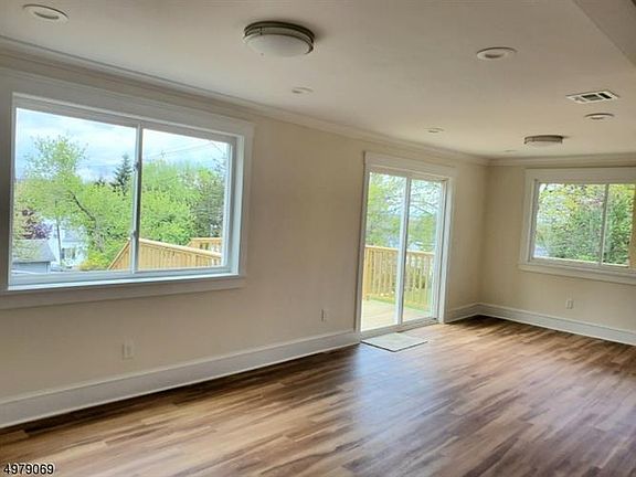 4th image of 32 Highland Ave