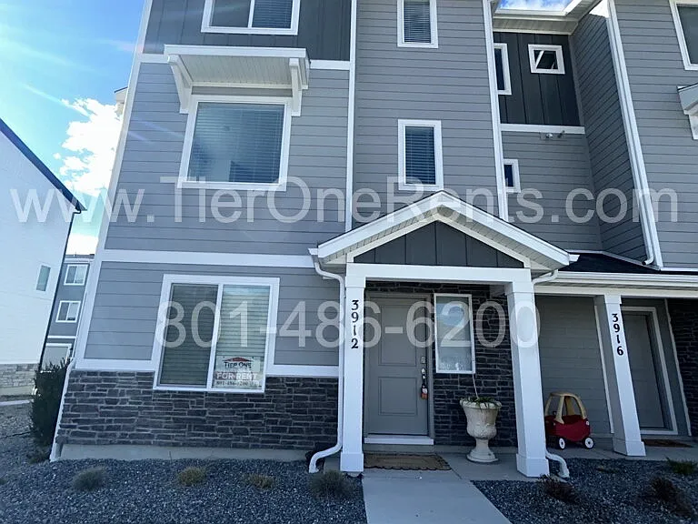 3912 N Cougar Ln — Photo 1