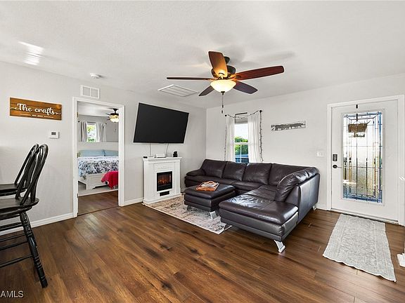 4th image of 1102 Oak Ave