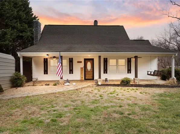 244 Glass Rd, Mount Airy, NC 27030