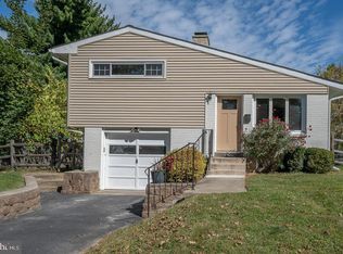 9 Nolan Dr, Malvern, PA 19355