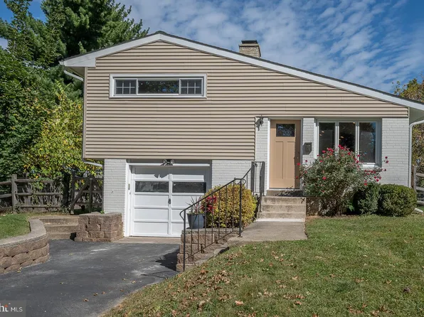 9 Nolan Dr, Malvern, PA 19355